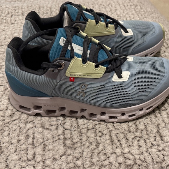 On Clouds Cloudstratus Women’s sneakers size 7.5 EUC - Picture 2 of 6